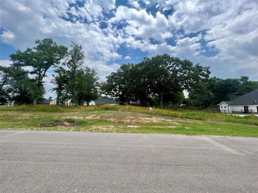 711 Clubview Drive Property Photo 15