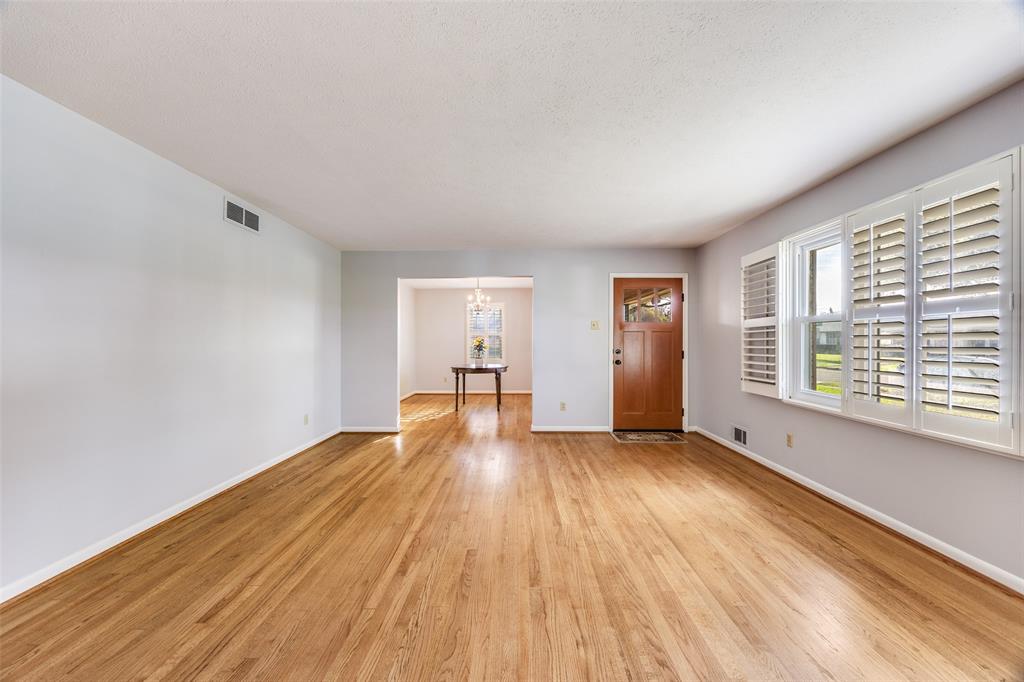 3019 Sharpview Lane Property Photo 3