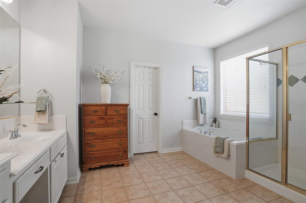 913 Royal Oaks Drive Property Photo 22