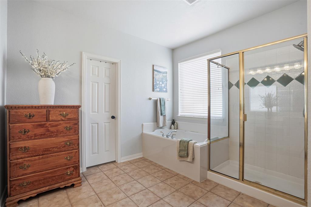 913 Royal Oaks Drive Property Photo 23