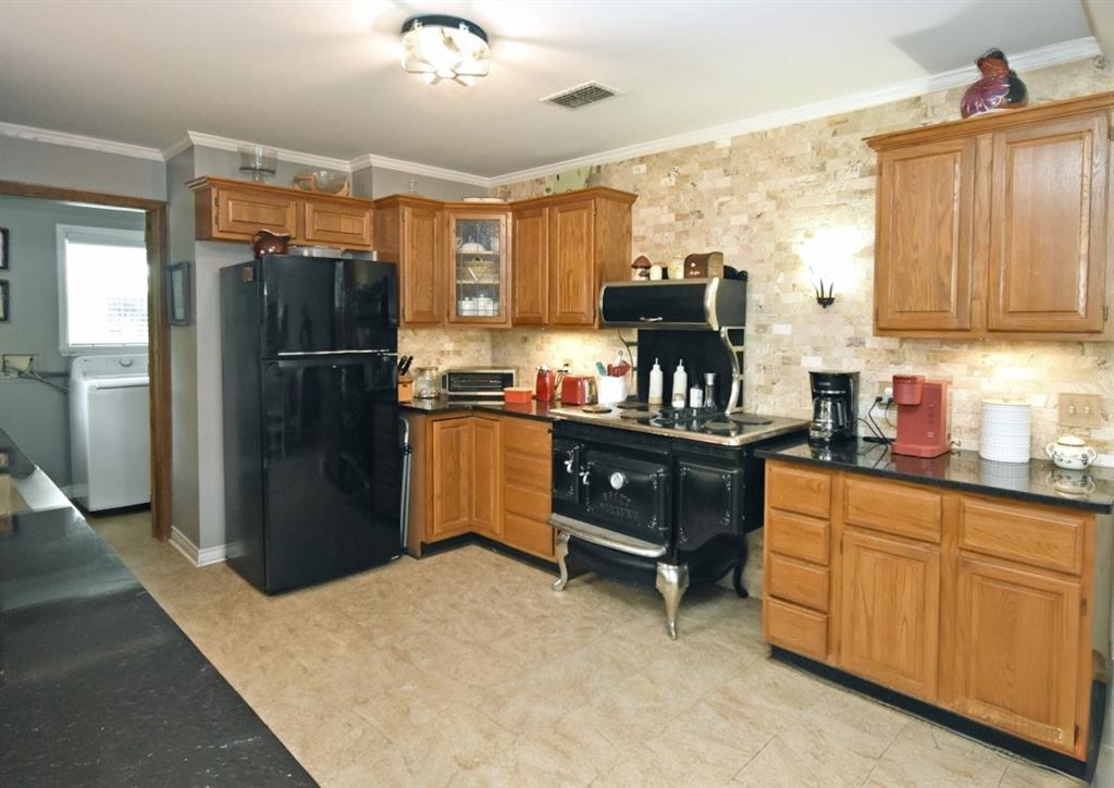 599 County Road 1260 Property Photo 34