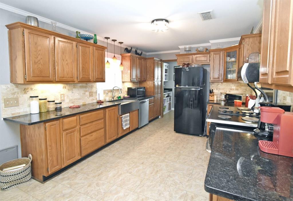 599 County Road 1260 Property Photo 35