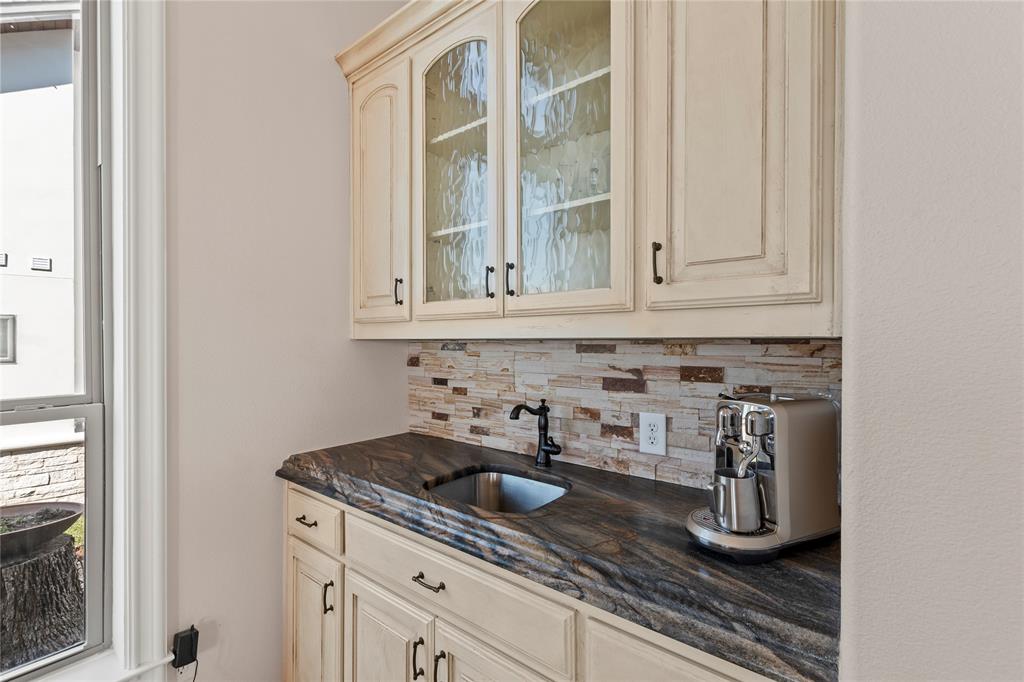 204 Pinnacle Club Place Property Photo 10