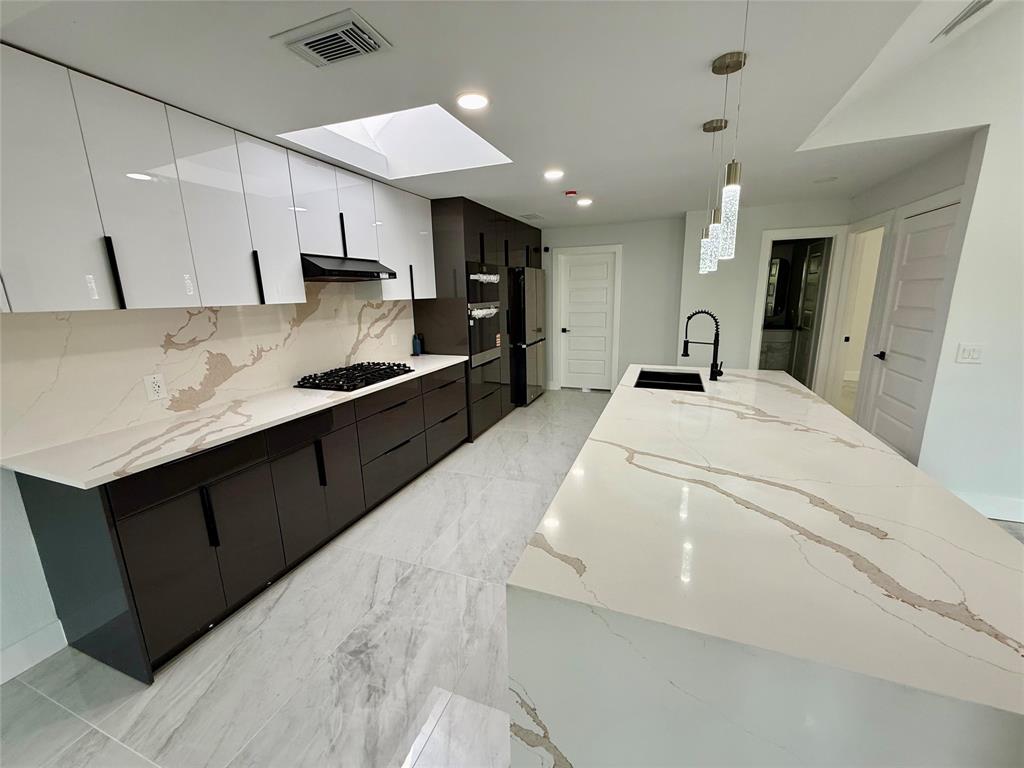 2025 San Miguel Drive Property Photo 3