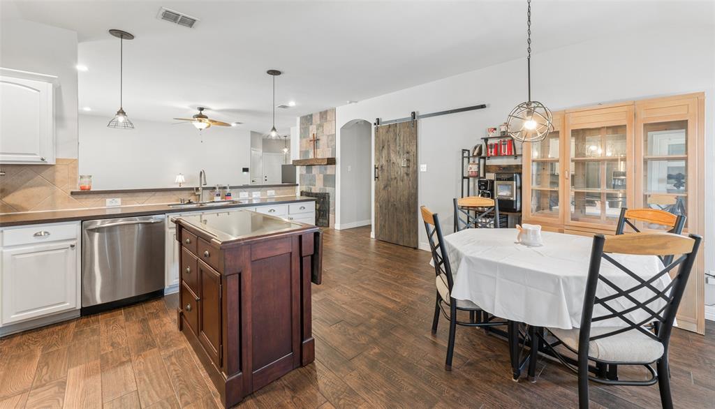 1512 Rosson Road Property Photo 10