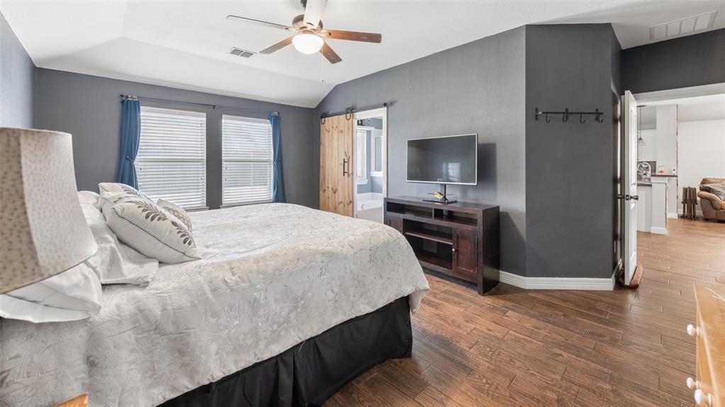 1512 Rosson Road Property Photo 15