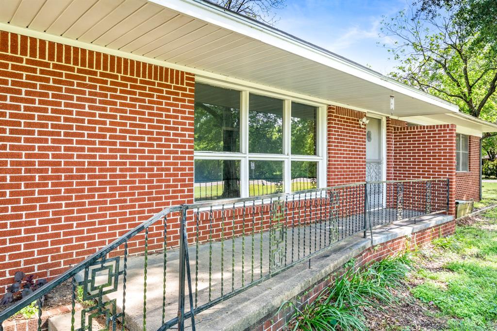 801 N Winnsboro Street Property Photo 1