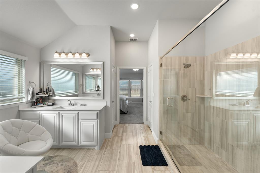 213 Perennial Way Property Photo 4