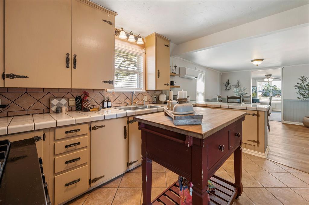 3913 Fm1956 Property Photo 15