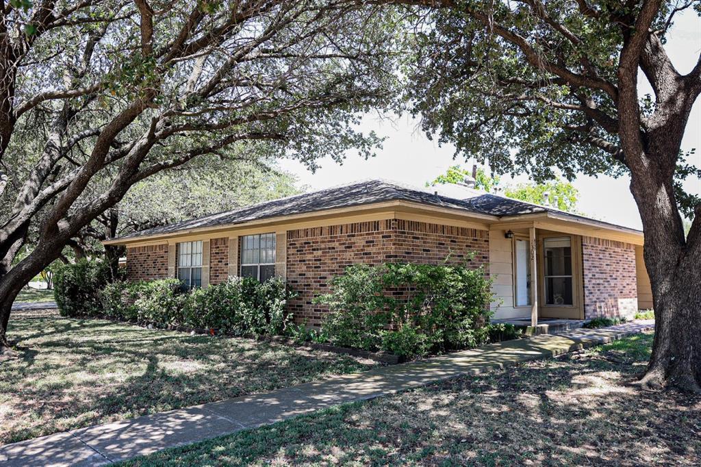 1302 Crescent Street Property Photo 1