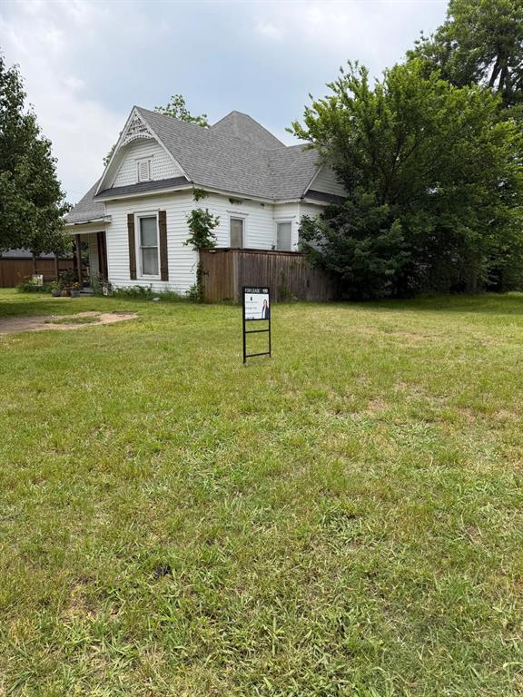 706 W Owing Street Property Photo 1