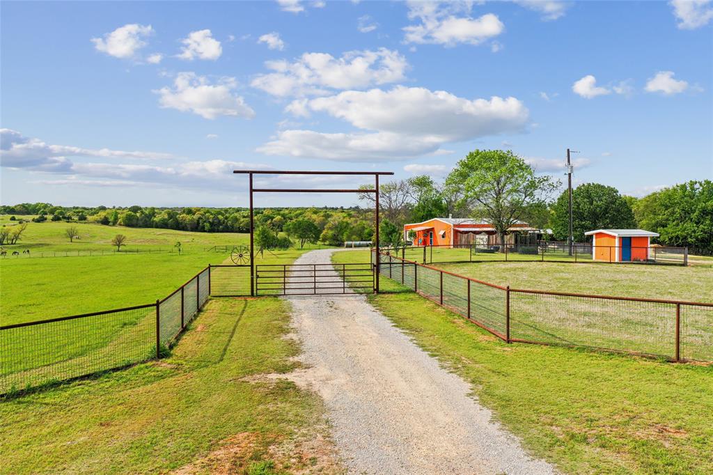 1406 N Johnson Loop Property Photo 1