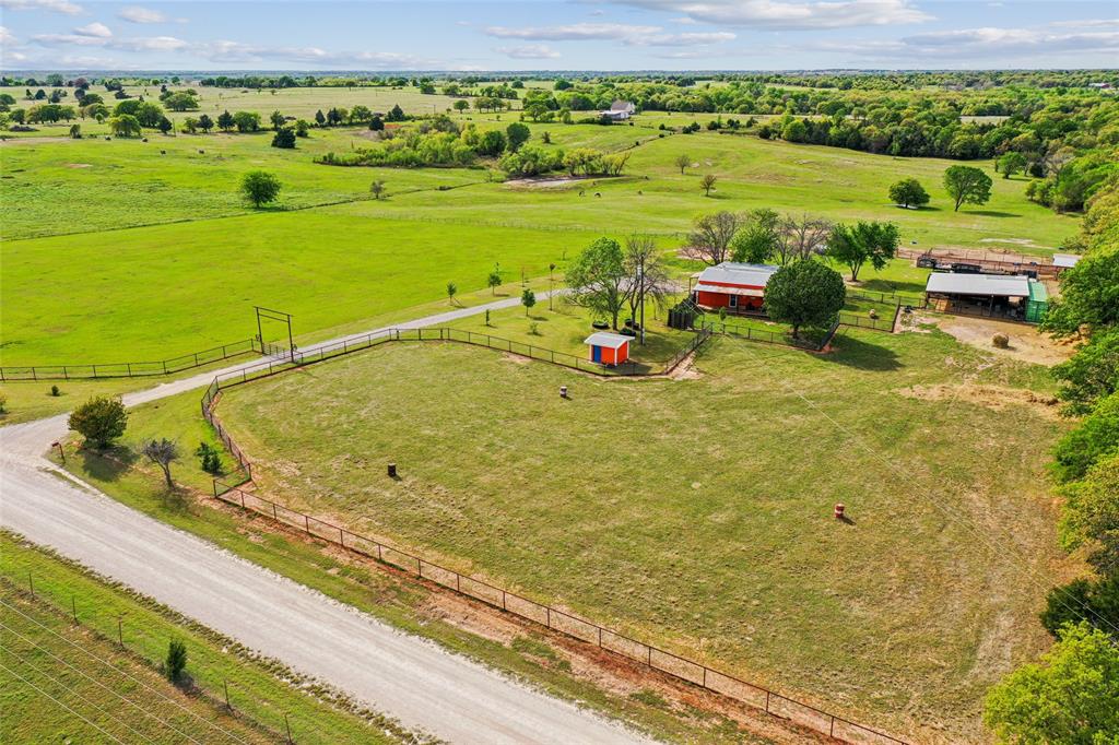 1406 N Johnson Loop Property Photo 3