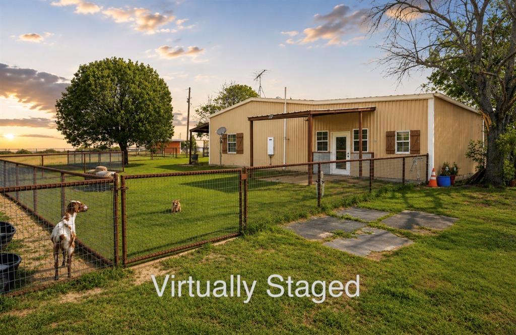 1406 N Johnson Loop Property Photo 4