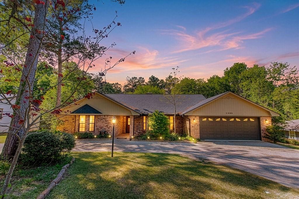1208 Hilltop Run Property Photo 1