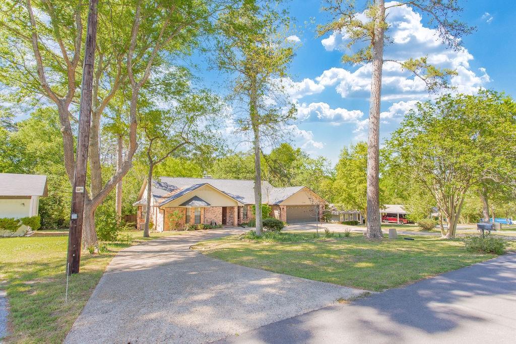 1208 Hilltop Run Property Photo 2