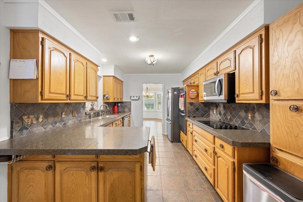 8325 Crosswind Drive Property Photo 9
