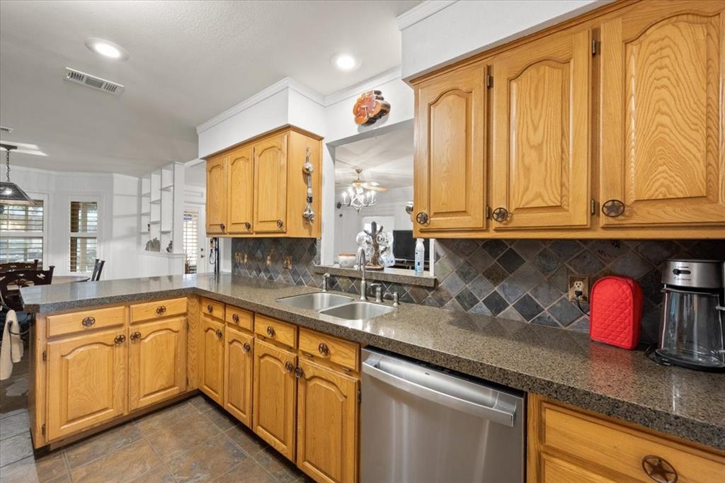 8325 Crosswind Drive Property Photo 11