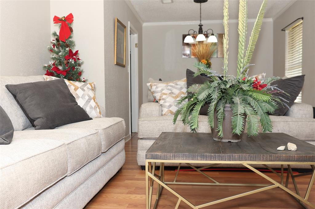 9421 Leaside Way Property Photo 8