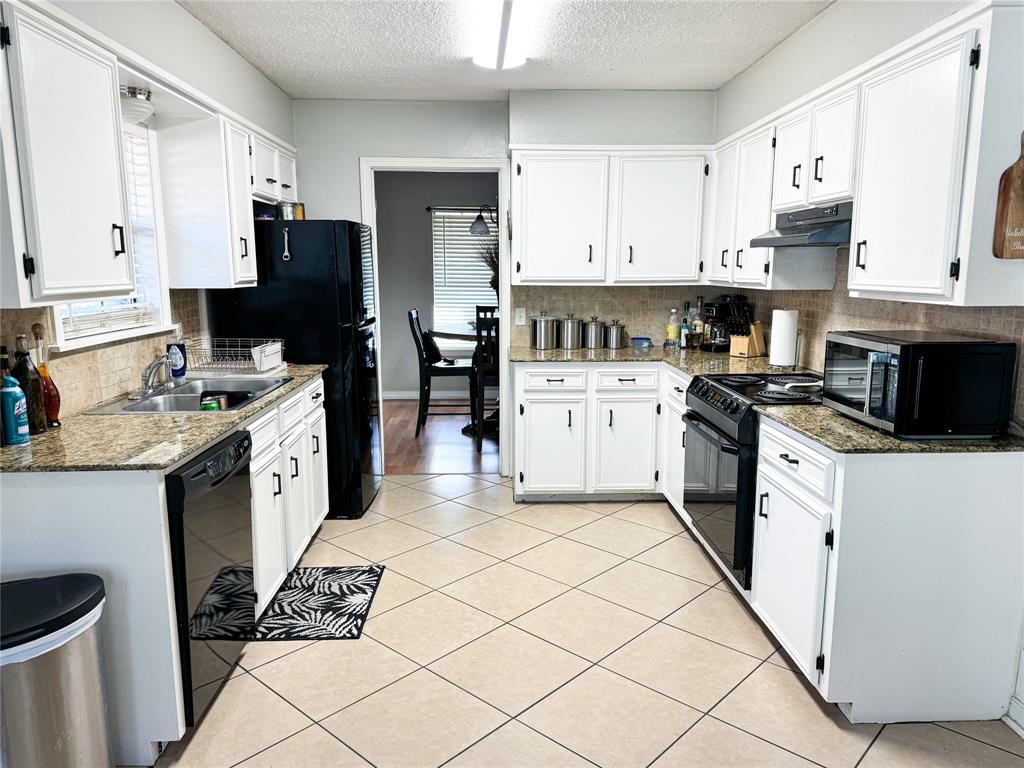 9421 Leaside Way Property Photo 10