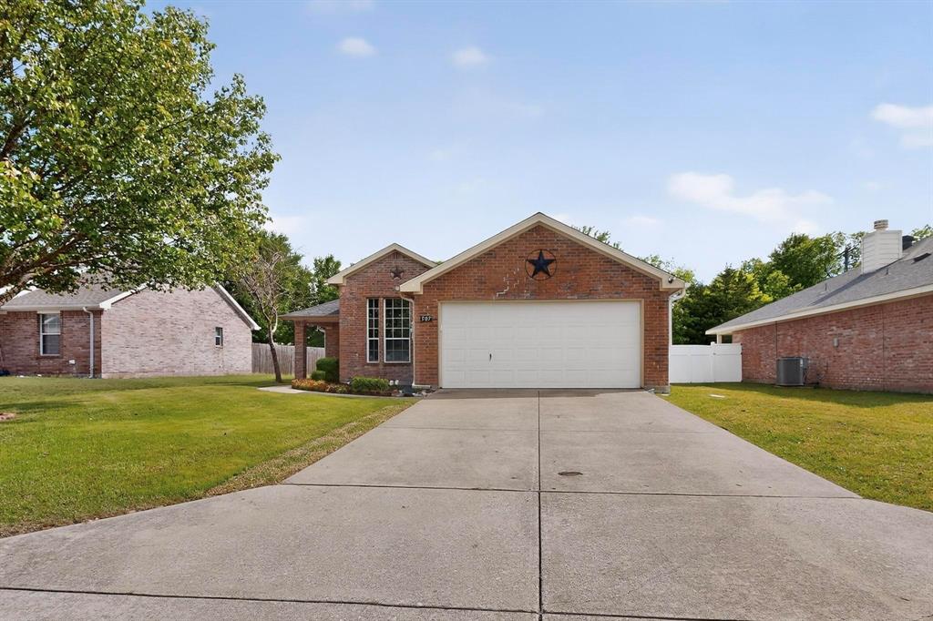 507 Oxford Loop Property Photo 1