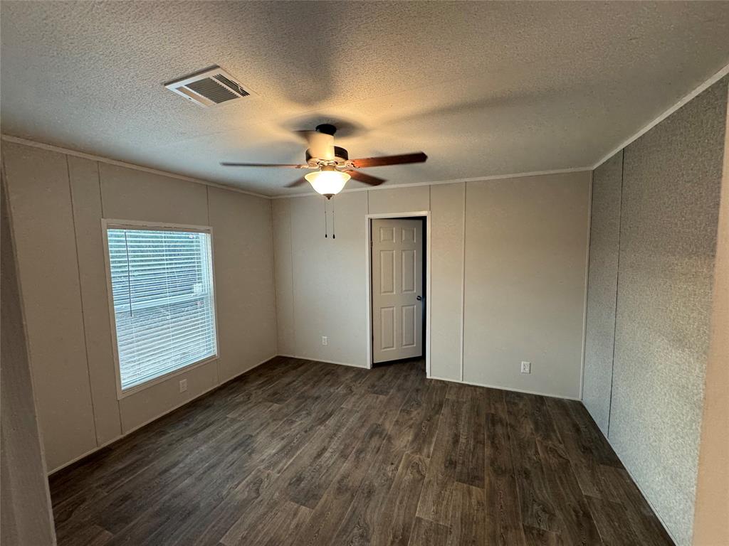 2225 Woodview Trail Property Photo 3