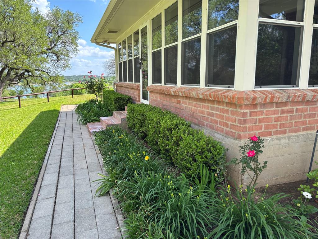 209 County Road 1764 Property Photo 2