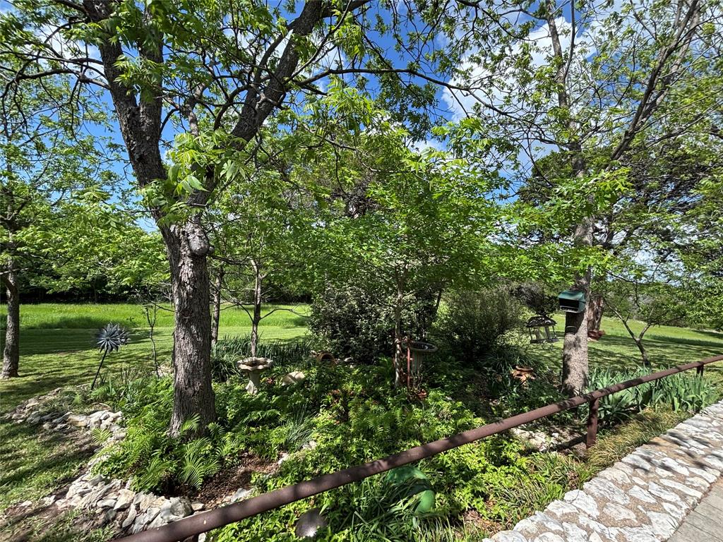 209 County Road 1764 Property Photo 17