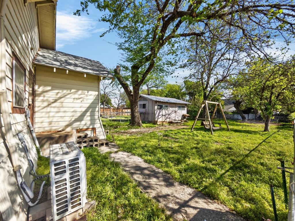 7011 Oak Street Property Photo 4