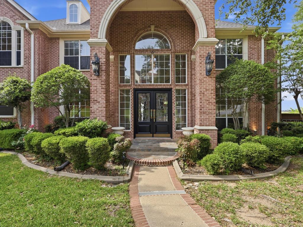 5815 Bay Club Drive Property Photo 3