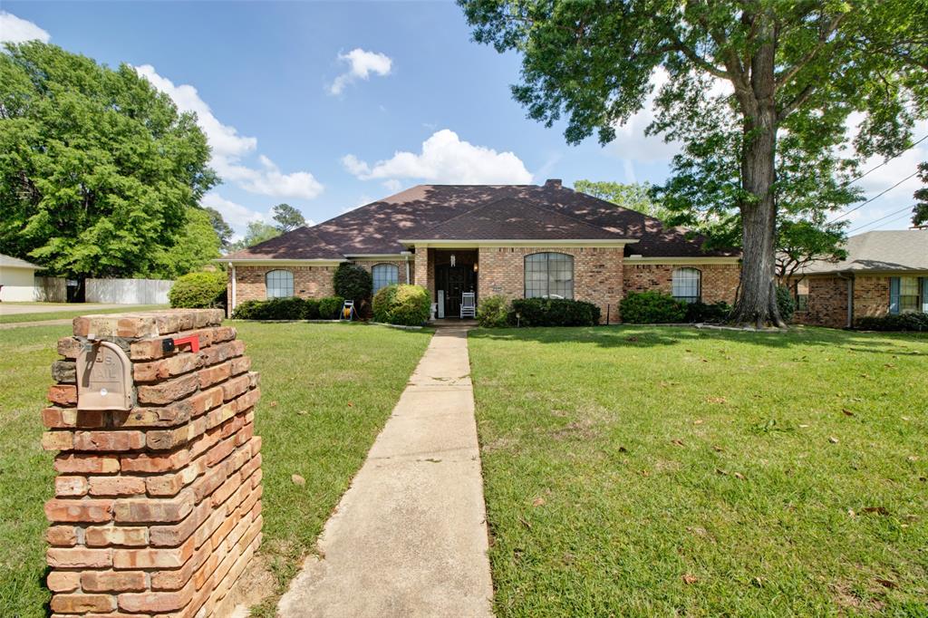 902 Kingsbury Court Property Photo 1