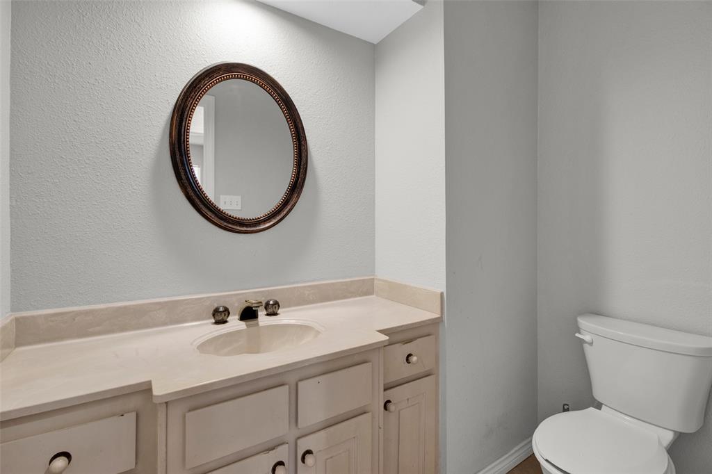 902 Kingsbury Court Property Photo 16