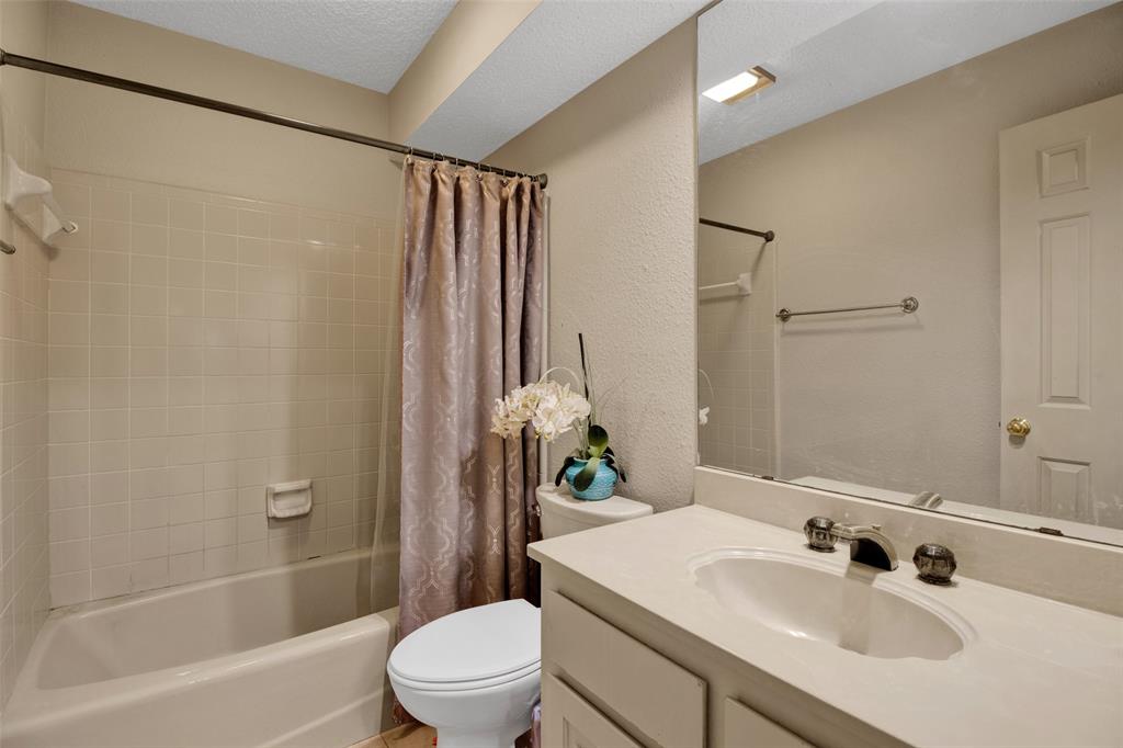 902 Kingsbury Court Property Photo 20