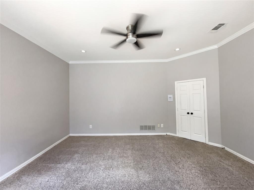 2400 Creekview Drive Property Photo 4