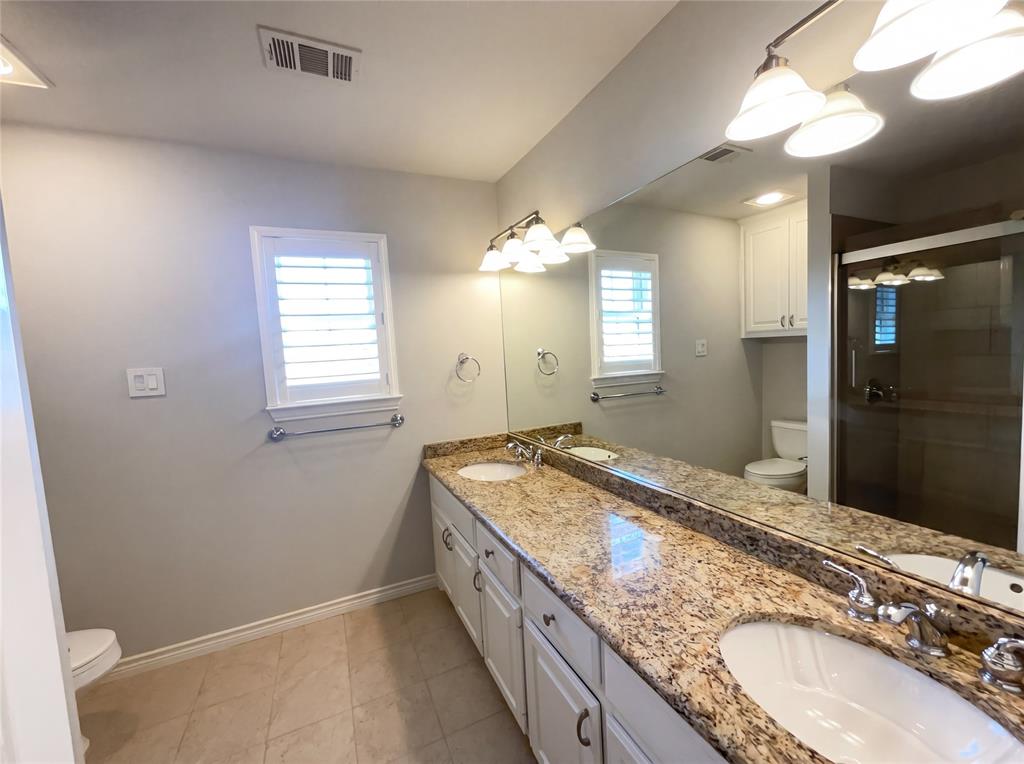 2400 Creekview Drive Property Photo 7