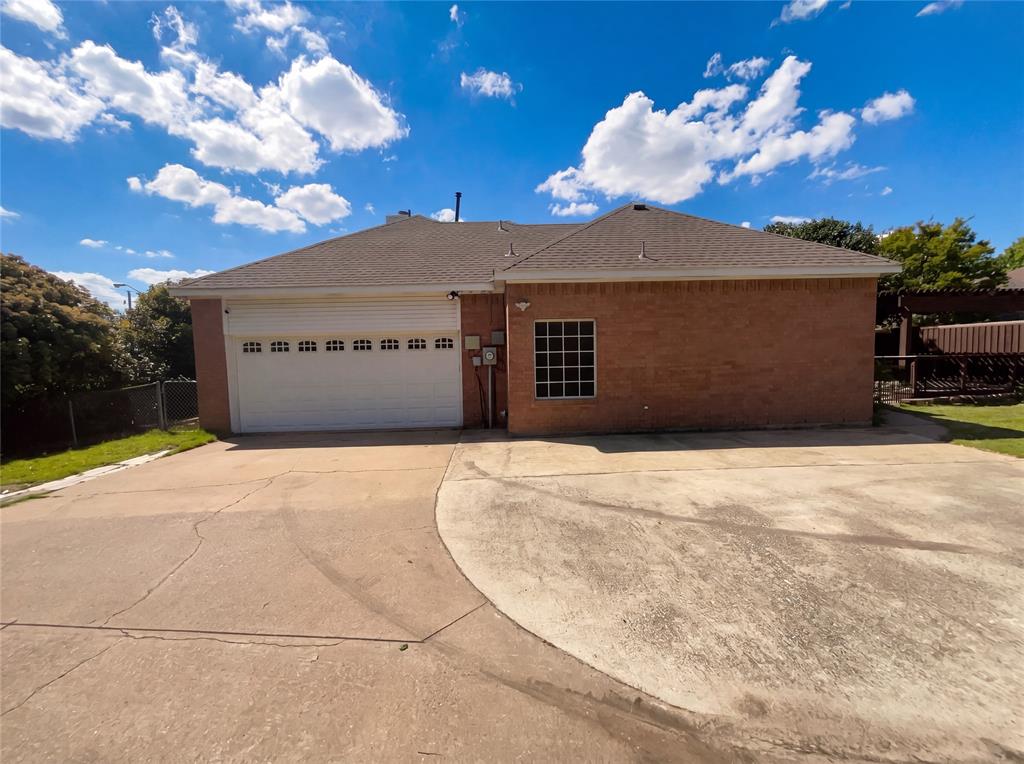 2400 Creekview Drive Property Photo 16