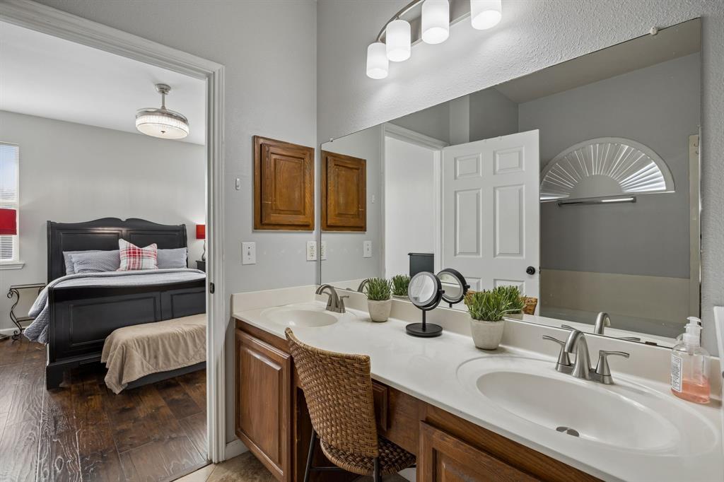 2808 Hudson Crossing Property Photo 6