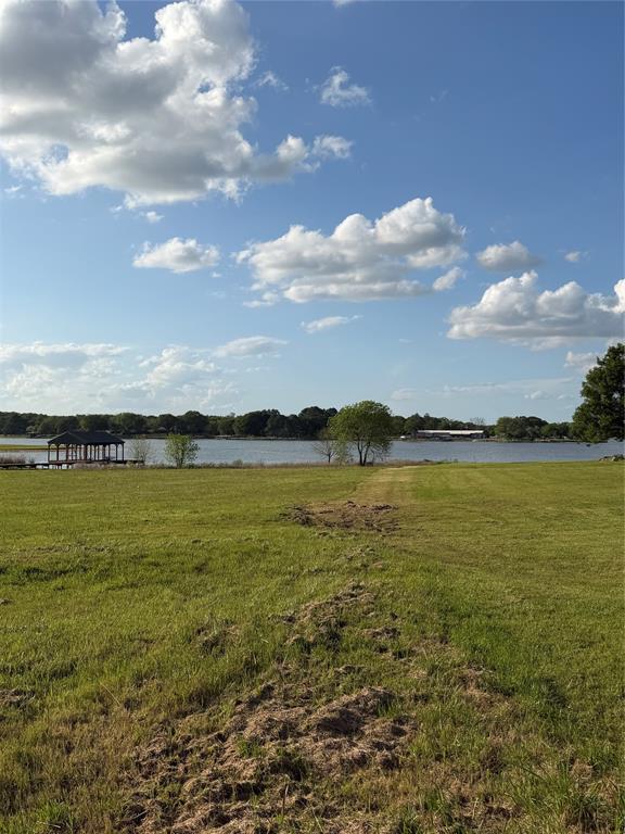 2000 Lakeside Drive Property Photo 1