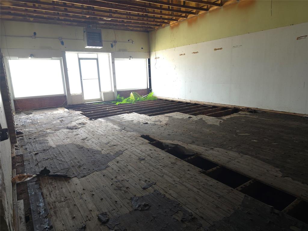 100 Webb Street Property Photo 4