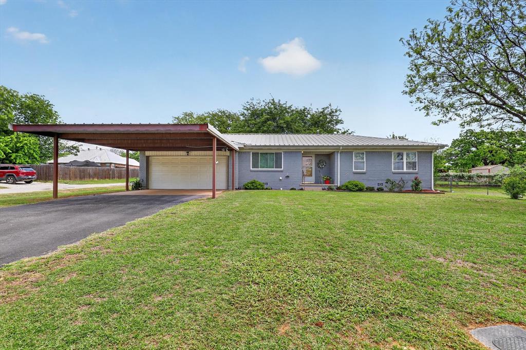 624 N Avenue A Property Photo 3