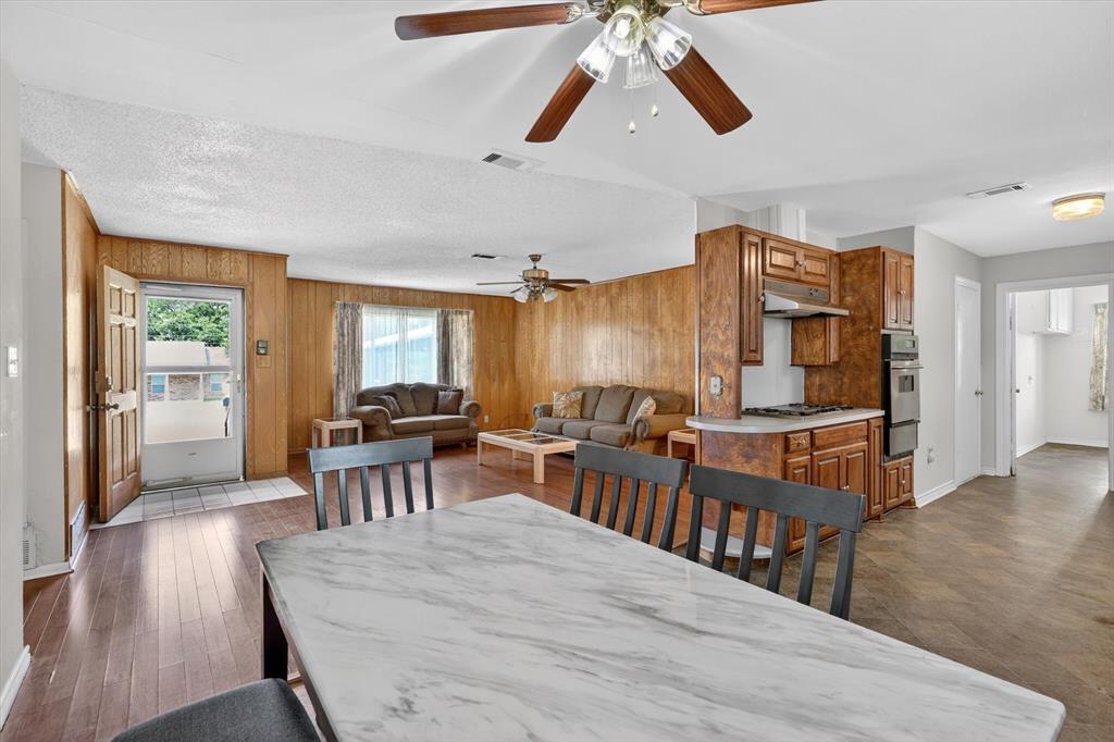 624 N Avenue A Property Photo 10