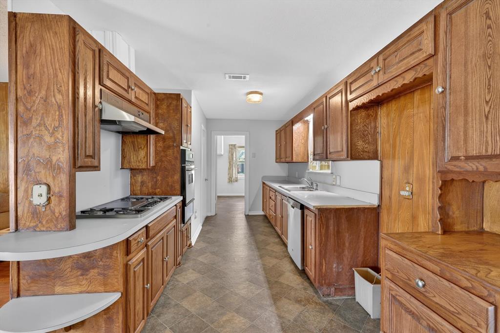 624 N Avenue A Property Photo 11
