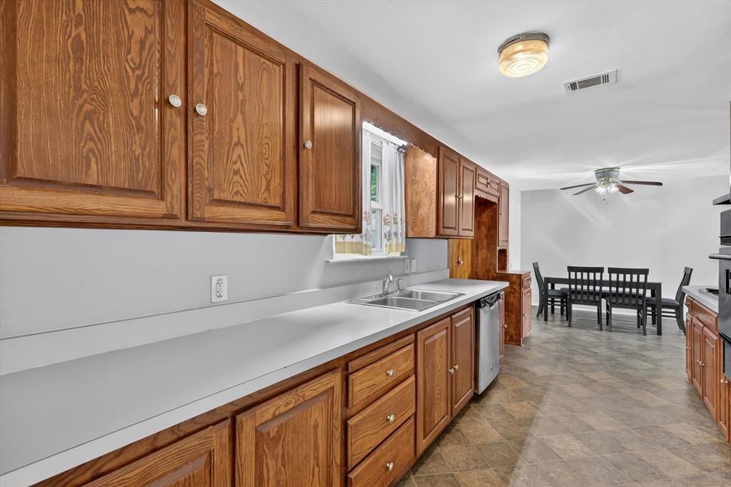 624 N Avenue A Property Photo 12