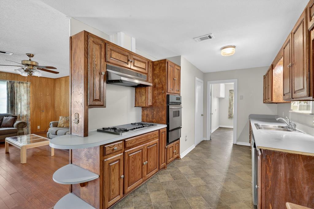 624 N Avenue A Property Photo 13