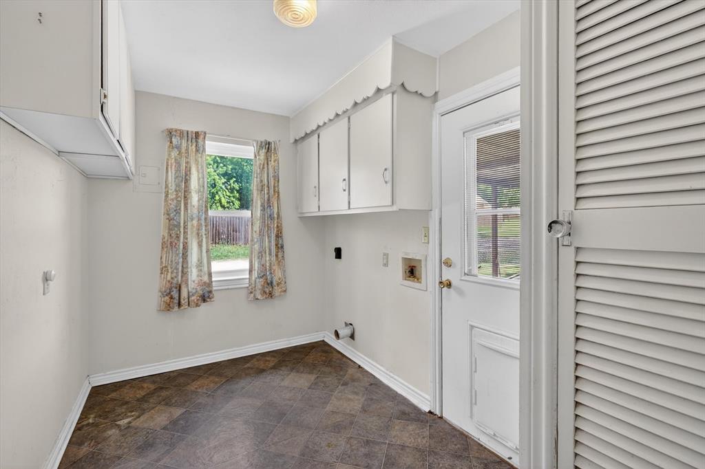 624 N Avenue A Property Photo 14