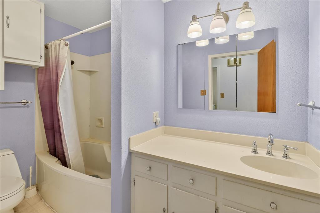 624 N Avenue A Property Photo 17