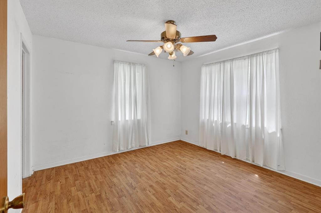 624 N Avenue A Property Photo 20