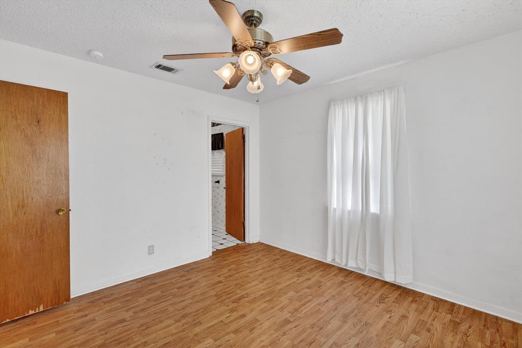 624 N Avenue A Property Photo 21