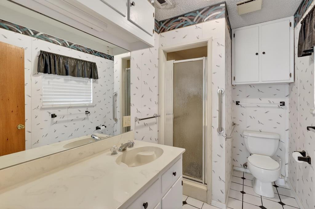 624 N Avenue A Property Photo 22