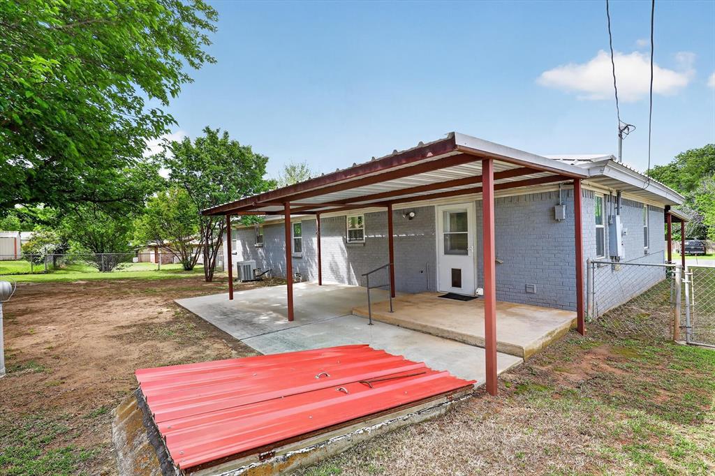 624 N Avenue A Property Photo 26